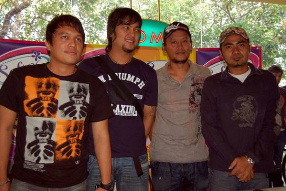 BBM Naik, Honor Manggung Ada Band Bakal Naik - JPNN.COM
