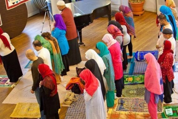 Urung Salat karena Imam Perempuan - JPNN.COM