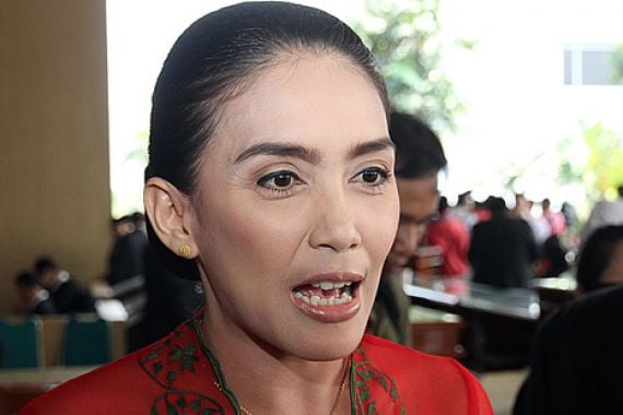 Rieke: Jokowi Enggak Gampang Tergoda - JPNN.COM