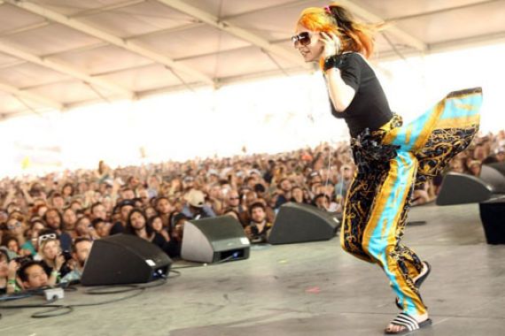 Grimes, Seleb Kanada Anti-Gadget - JPNN.COM