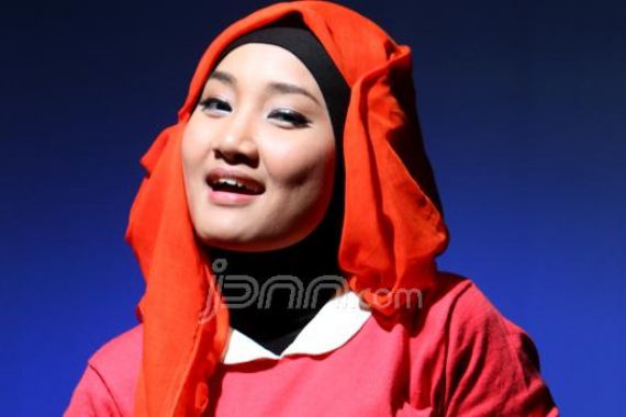 Meski Lelah, Fatin Terus Ladeni Pengemar - JPNN.COM