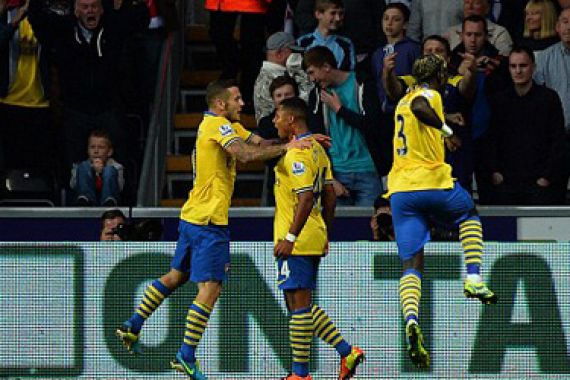 Bekuk Swansea 1-2, Arsenal Aman di Puncak - JPNN.COM