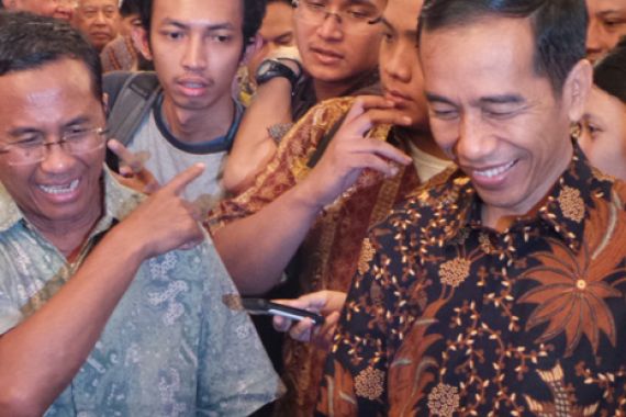 Ingin Tampil Beda, Dahlan Iskan Pinjam Batik Supir - JPNN.COM