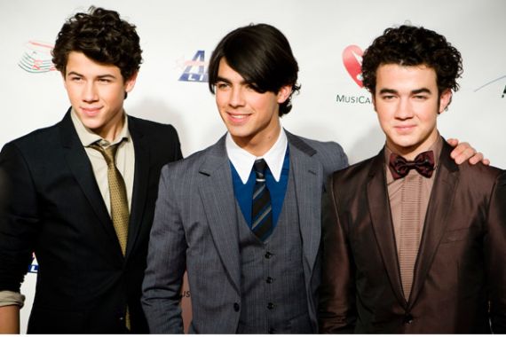 Batalkan 19 Konser, Jonas Brothers Bubar? - JPNN.COM