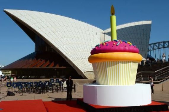 Cupcake Raksasa Meriahkan Ultah ke-40 Gedung Opera Sidney - JPNN.COM