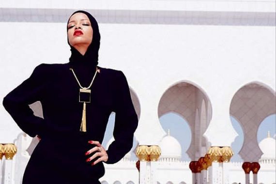 Rihanna Diusir dari Masjid - JPNN.COM