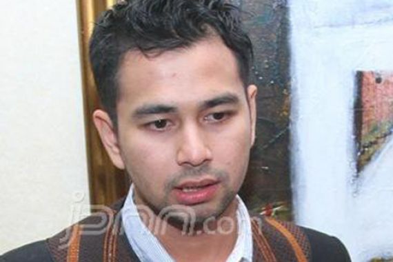 Raffi Ahmad Suka Cium Foto Nagita Slavina - JPNN.COM