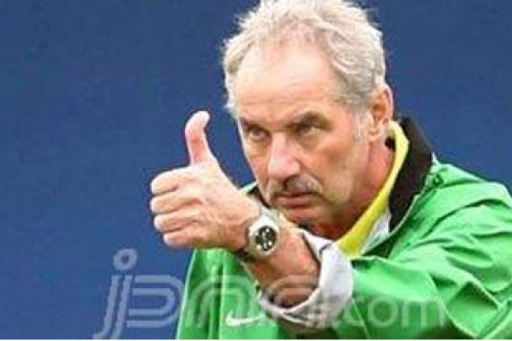 Datang Pekan Ini, Riedl Selangkah Lagi Latih Timnas - JPNN.COM