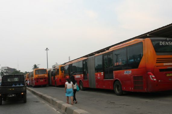 Transjakarta Malam Beroperasi di Tiga Terminal - JPNN.COM