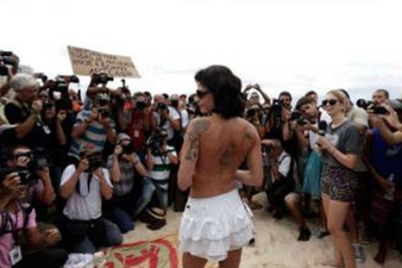 Wanita Brasil Demo Tuntut Legalkan Telanjang di Pantai - JPNN.COM