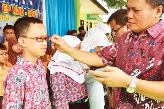 PDSI Bagikan 500 Kacamata Gratis di Rantau - JPNN.COM