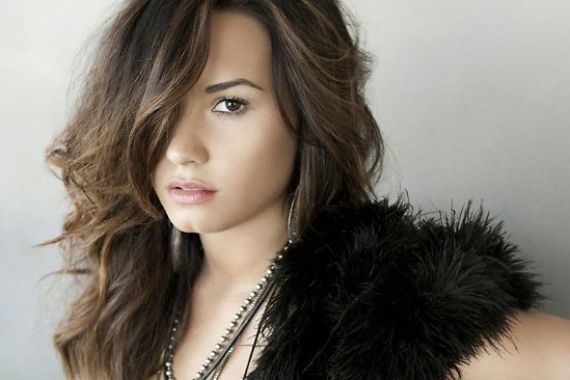 Demi Lovato Mengaku Ingin Besarkan Payudara - JPNN.COM