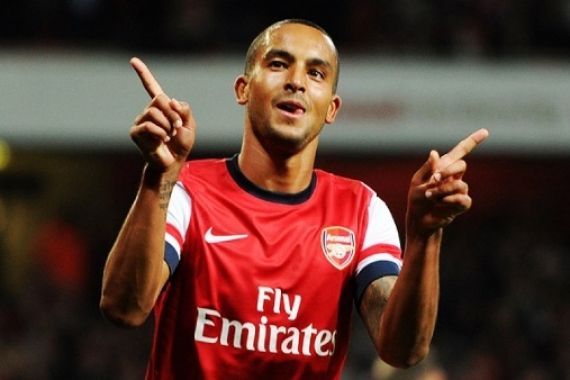 Dua Gol Walcott Bawa Arsenal ke Puncak - JPNN.COM