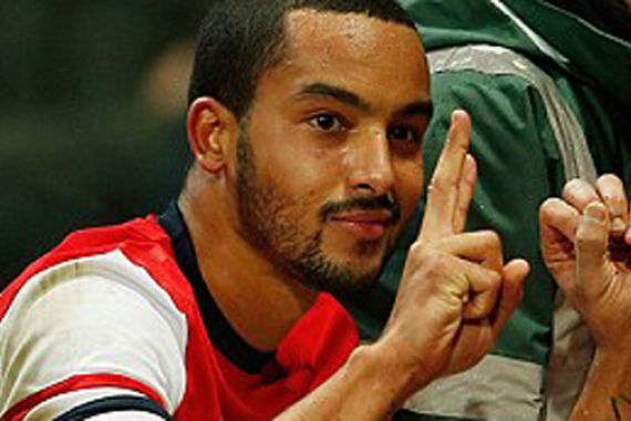 Walcott Hina Fans Tottenham, Wenger Langsung Membela - JPNN.COM