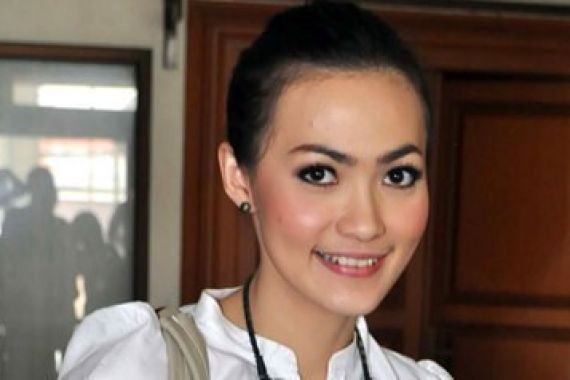 Christy Jusung Bantah Bentrok dengan Anak Tiri - JPNN.COM