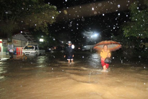 Hujan Seharian, Jakarta, Bekasi dan Depok Banjir - JPNN.COM