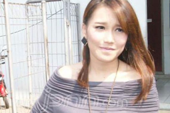 Bayi Ayu Ting Ting Perempuan? - JPNN.COM