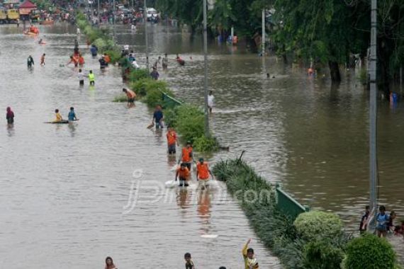 Jokowi tak Serius Urus Banjir, Pemindahan Ibu Kota Mendesak - JPNN.COM