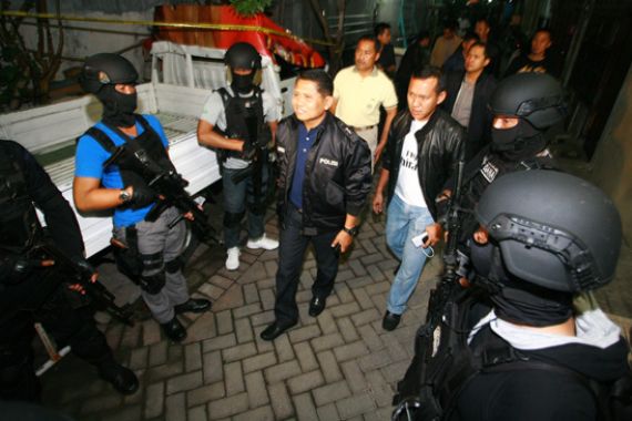 Temukan Bom Siap Ledak di Kontrakan Teroris Surabaya - JPNN.COM