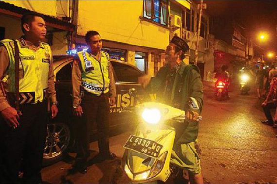 Masuk Dolly, Bakal \'Dipelototi\' Polisi - JPNN.COM