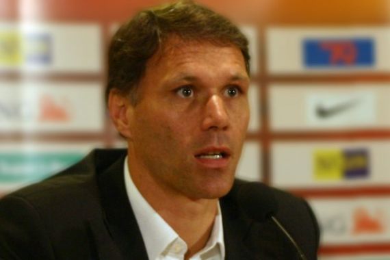 Van Basten Tinggalkan Heerenveen Akhir Musim - JPNN.COM