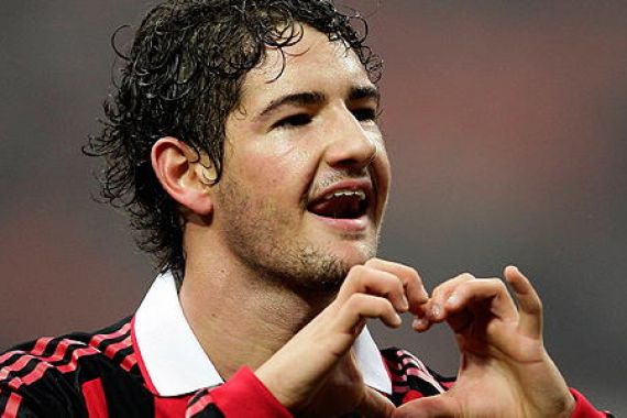 Diserang Fans, Pato Tinggalkan Corinthians - JPNN.COM