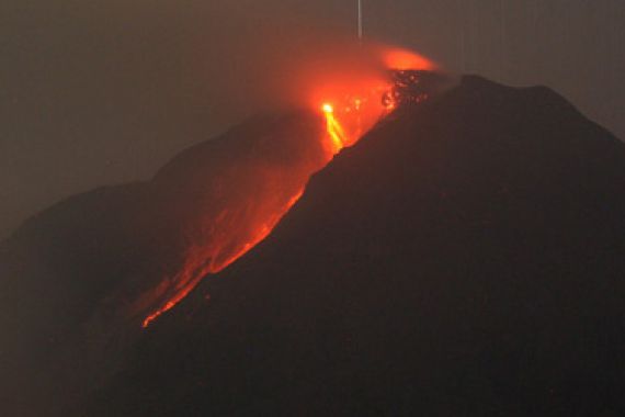 Jelang Pergantian Hari, Kelud Meletus Dua Kali - JPNN.COM