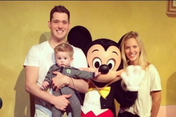 Michael Buble Momong Keluarga di Disneyland - JPNN.COM