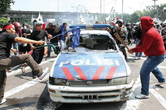 Perusakan Mobil Patroli Polisi tak Sesuai Skenario - JPNN.COM