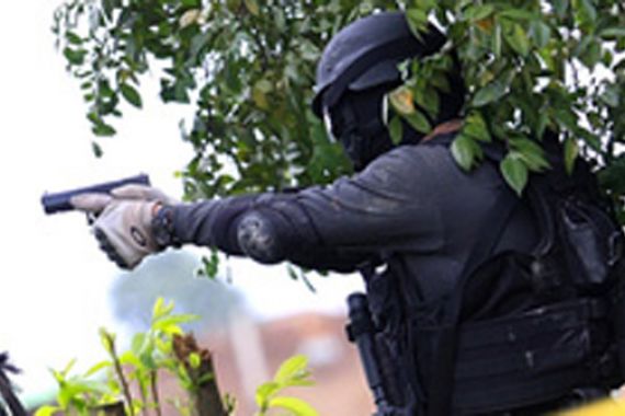 Polisi dan Terduga Teroris Baku Tembak di Poso - JPNN.COM