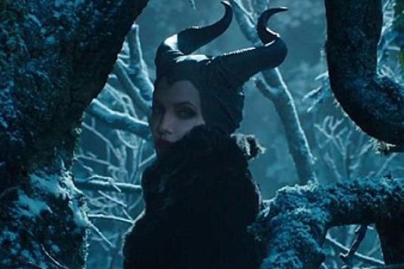 Angelina Jolie Bertanduk di Film Maleficent - JPNN.COM