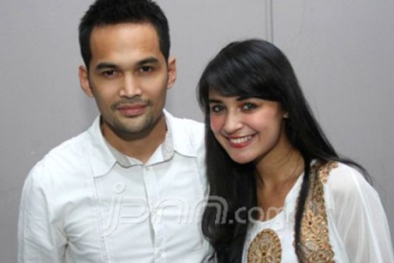 Hamil, Shireen Makin Cinta Sama Wisnu - JPNN.COM