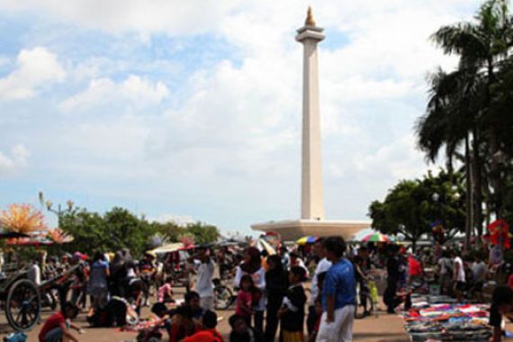 Monas Semrawut saat Liburan Nyepi - JPNN.COM