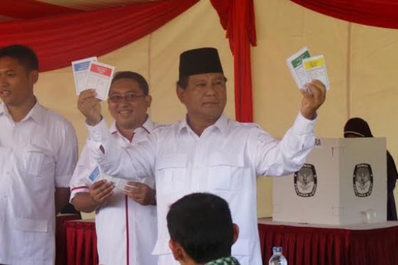 Tiba di TPS, Prabowo Ajak Wartawan Pilih Gerindra - JPNN.COM