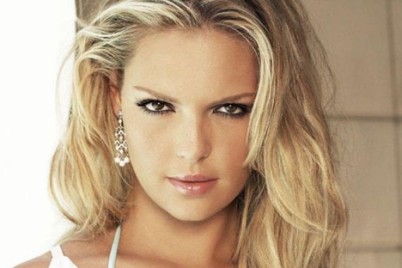 Katherine Heigl Tuntut Perusahaan Farmasi Rp 67 Miliar - JPNN.COM