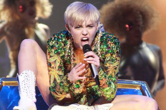 Miley Cyrus Masih Diopname, Konser Tur Bangerz Berantakan - JPNN.COM