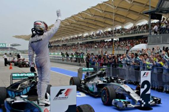 Menangi F1 Tiongkok, Hamilton Bukukan Hat-Trick Perdana - JPNN.COM