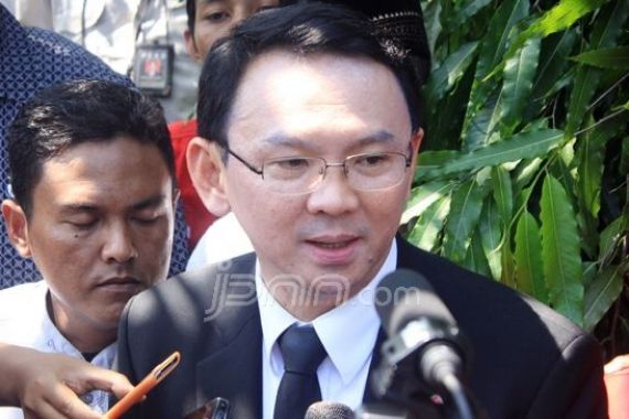 Ahok Tegur Karyawan PDAM Jaya - JPNN.COM