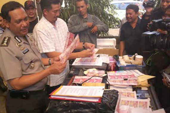Tim Sukses Caleg Edarkan Uang Palsu untuk Kepentingan Kampanye - JPNN.COM