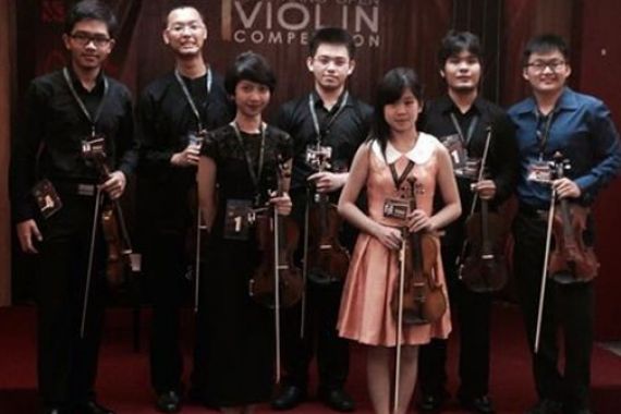 Komunitas Violinist Semarang Berduka untuk Idris Sardi - JPNN.COM