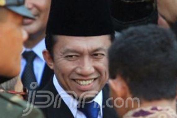 Ditanya Koalisi PKS, Tifatul Malah Berpantun - JPNN.COM