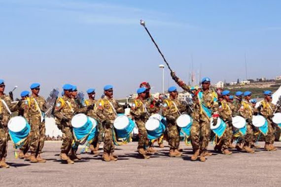 Aksi Drumband TNI Pukau Warga Lebanon - JPNN.COM