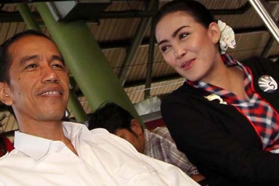 Jokowi Jenguk Buruh di Rumahnya - JPNN.COM