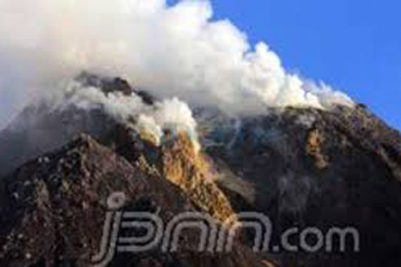 Warga Diminta Menjauh dari Radius 4 Kilometer Gunung Slamet - JPNN.COM