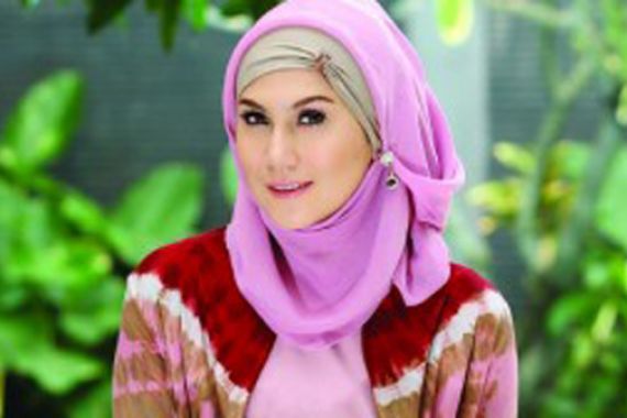 Marini Zumarnis Berinovasi dengan Hijab - JPNN.COM