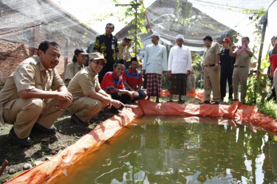 Asuransikan 2.500 Pekerja Informal dan Beri Beasiswa Siswa Miskin - JPNN.COM