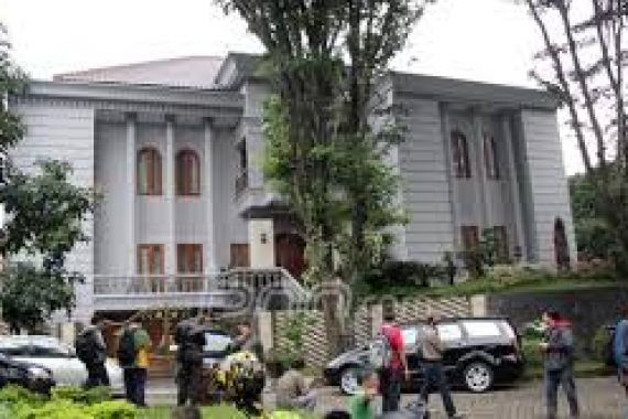 Rumah Mewah Sutan Bathoegana Ramai - JPNN.COM