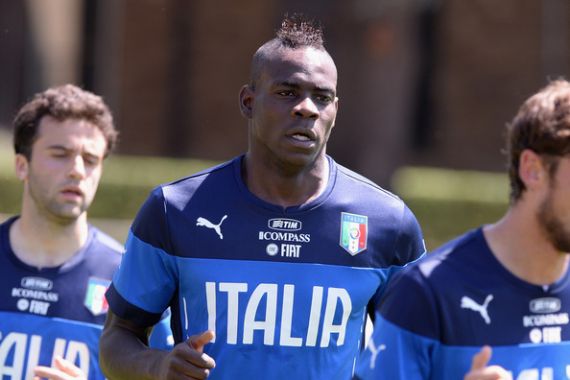 Balotelli jadi Korban Rasis saat Latihan Timnas Italia - JPNN.COM