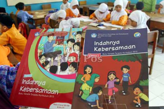 Order Buku Kurikulum Baru Masih Minim - JPNN.COM