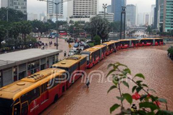 Jokowi Dianggap Lakukan Pembiaran Soal Kasus Korupsi Transjakarta - JPNN.COM